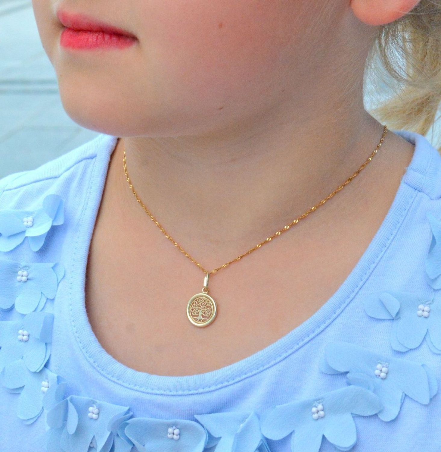 Złota zawieszka próby 333 drzewko szczęścia ZA 6291 333. Złota zawieszka w kształcie drzewka na szczęście. Elegancki wisiorek wykonany z próby 333 żółtego złota. Ta unikalna biżuteria, która zachwyci każdą kobietę. Element o.jpg